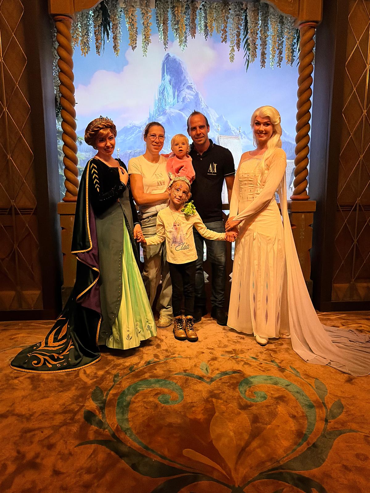 Het gezin bij Anna en Elsa